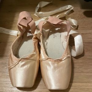 Mirella Advanced pointe shoe, DISCONTINUED, 5.5 1X